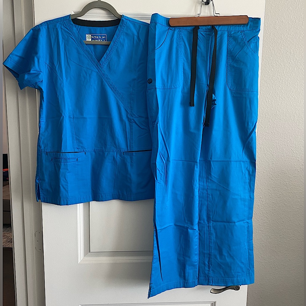 Women’s turquoise pant and top scrub set.